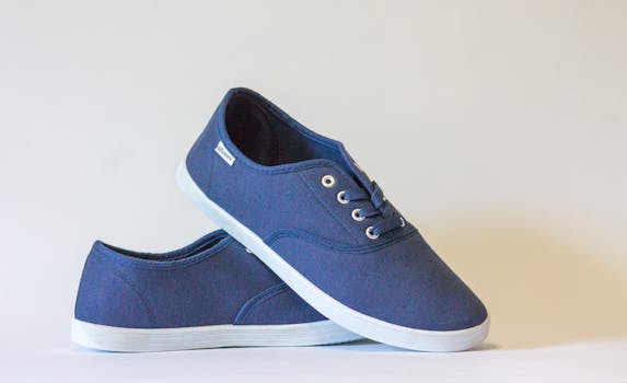 Choose the ideal footwear for a walk in the park, combining comfort with style