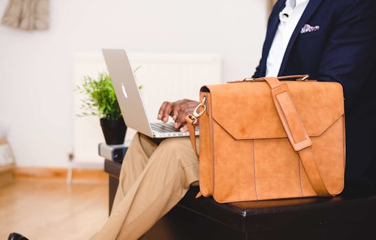 Find the ideal briefcase, combining elegance with functionality