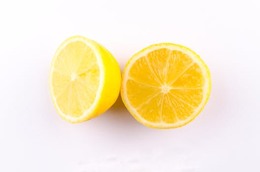 Lemon essential oil: How lemon helps you energize and improve your mood